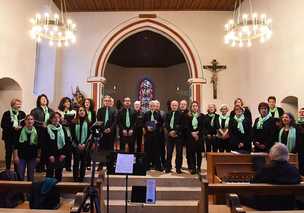 Einsingen in der katholischen Kirche Schneisingen